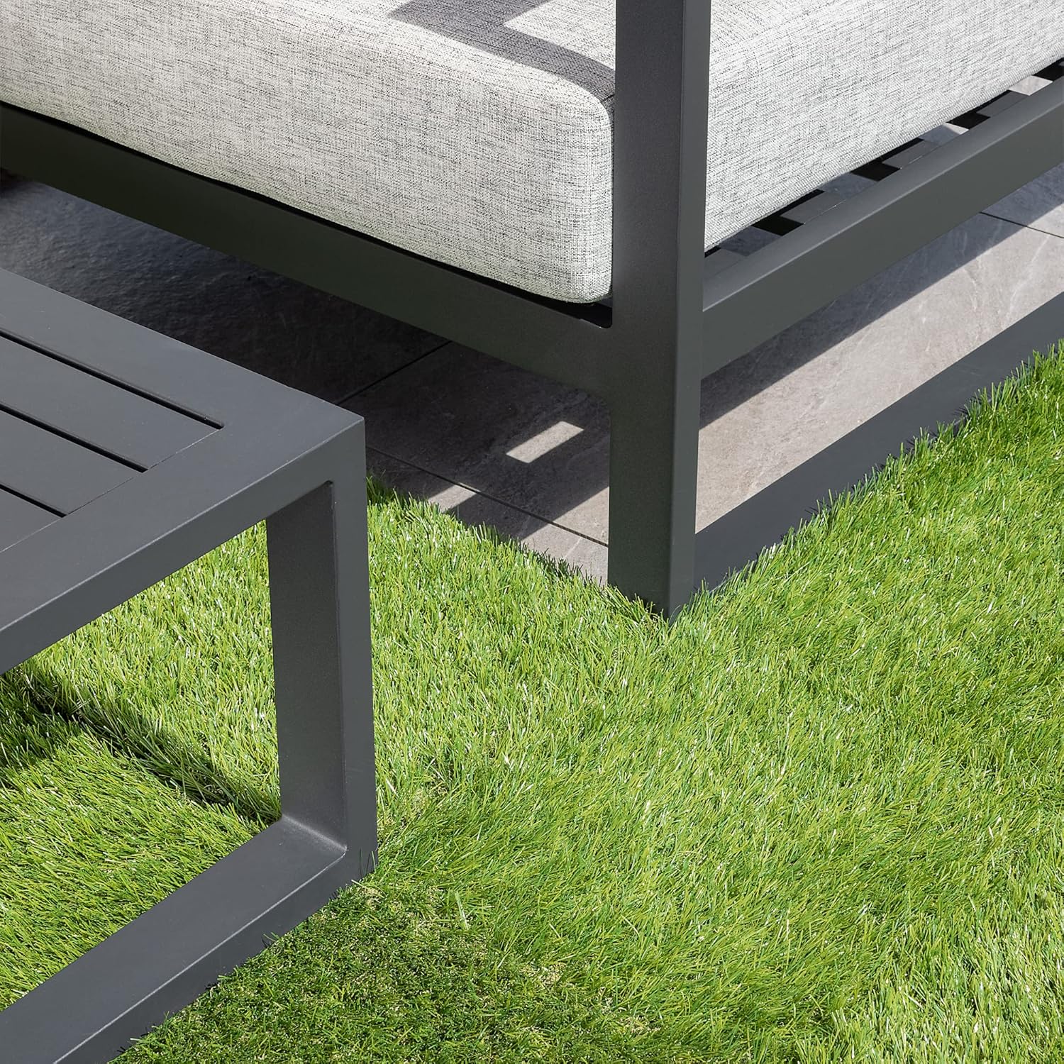 Navaris Artificial Grass Squares 12x12 Inches Pack of 4